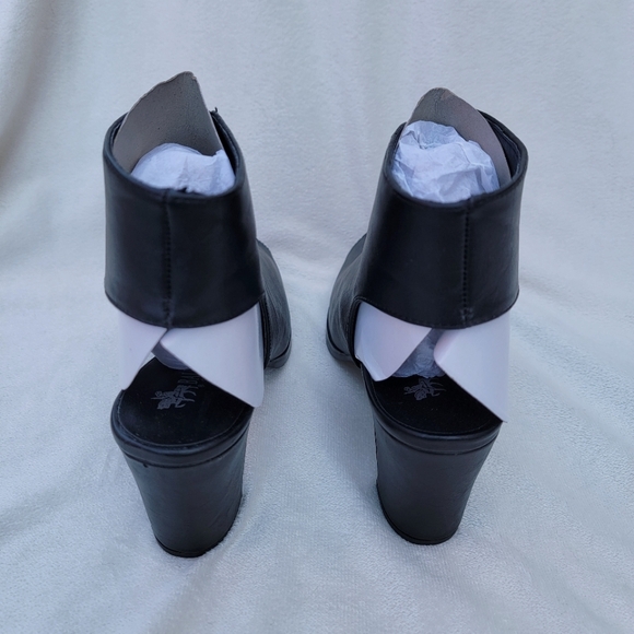 Brand New Ball Band USA Molly Front Zip Peep Toe Black Heeled Booties Size 8.5 - Picture 5 of 8